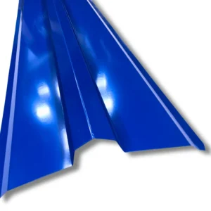 Perfil de un caballete en acero prepintado de color azul, mostrando su forma angular.