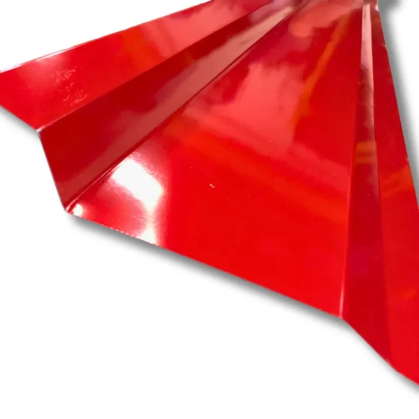 Primer plano de un caballete en acero prepintado de color rojo brillante sobre fondo blanco.