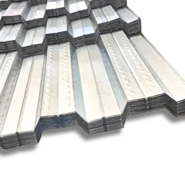 Lote de placas colaborantes TODO-DECK apiladas, mostrando su perfil trapezoidal y los relieves para la adherencia del concreto.